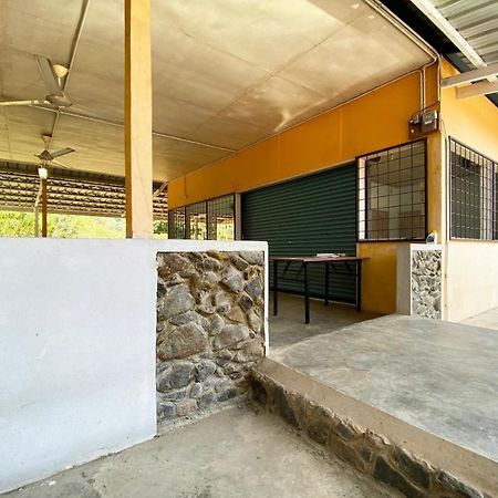 Oyo 90268 Lohan Point Lodge Ranau Esterno foto