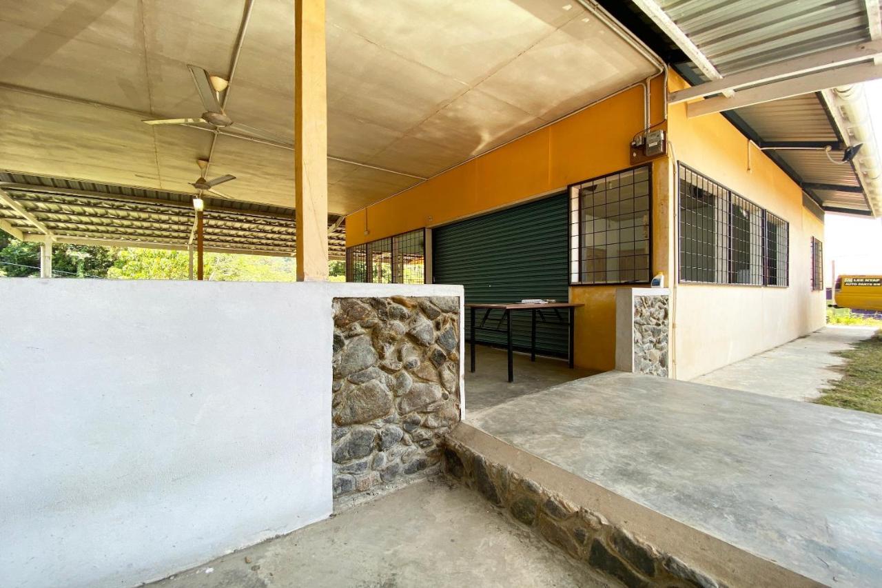 Oyo 90268 Lohan Point Lodge Ranau Esterno foto